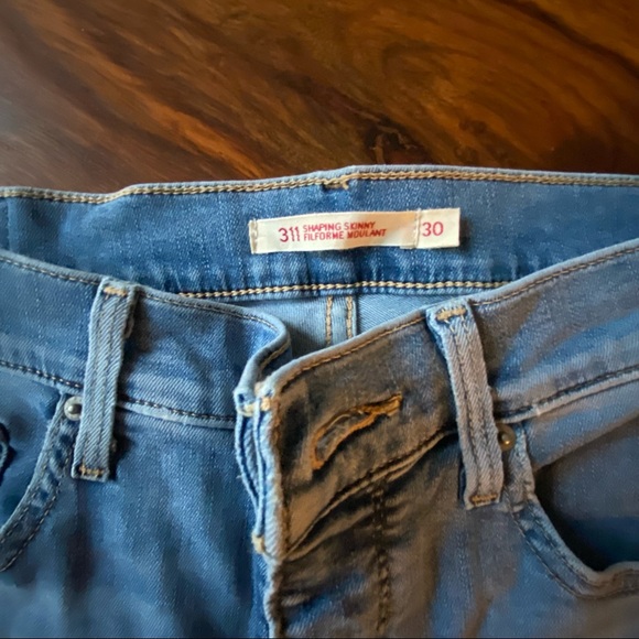 Levis. 311 Shaping Skinny Jeans. Size 30 - Picture 5 of 8